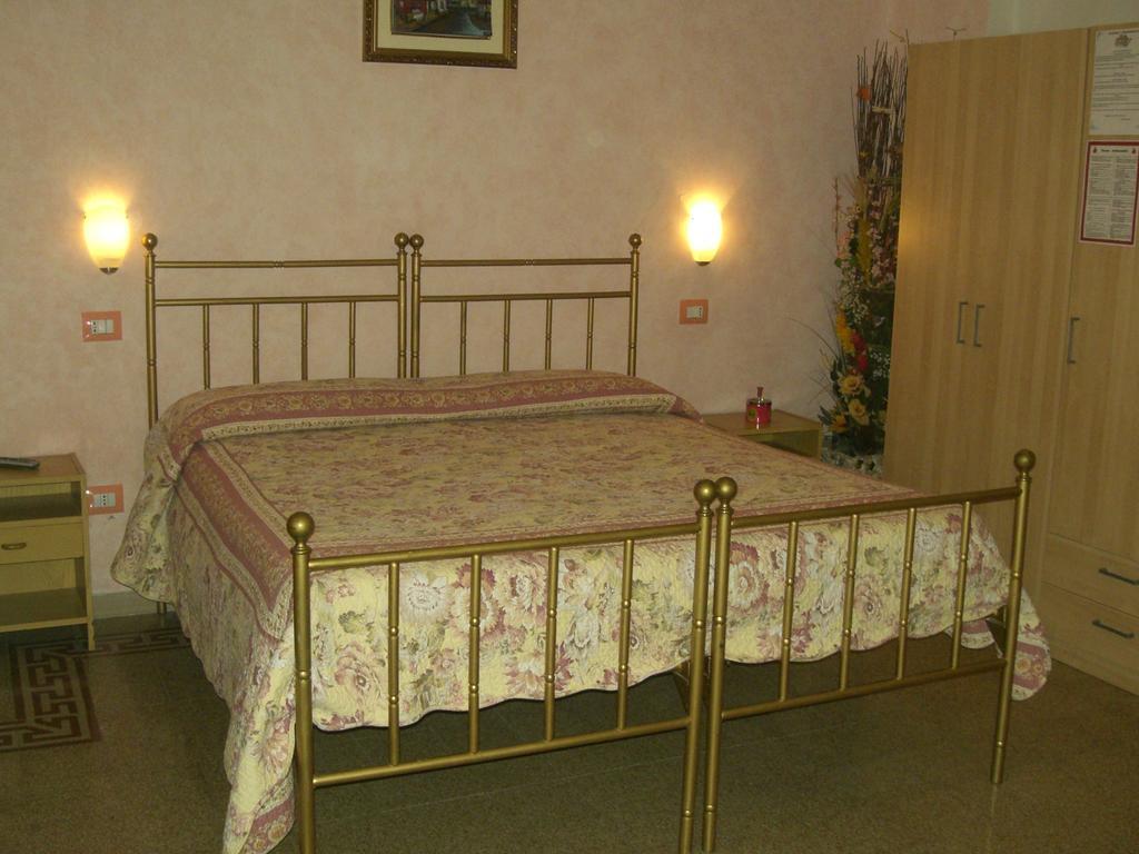 Locanda I Cherubini Bed & Breakfast Florence Room photo